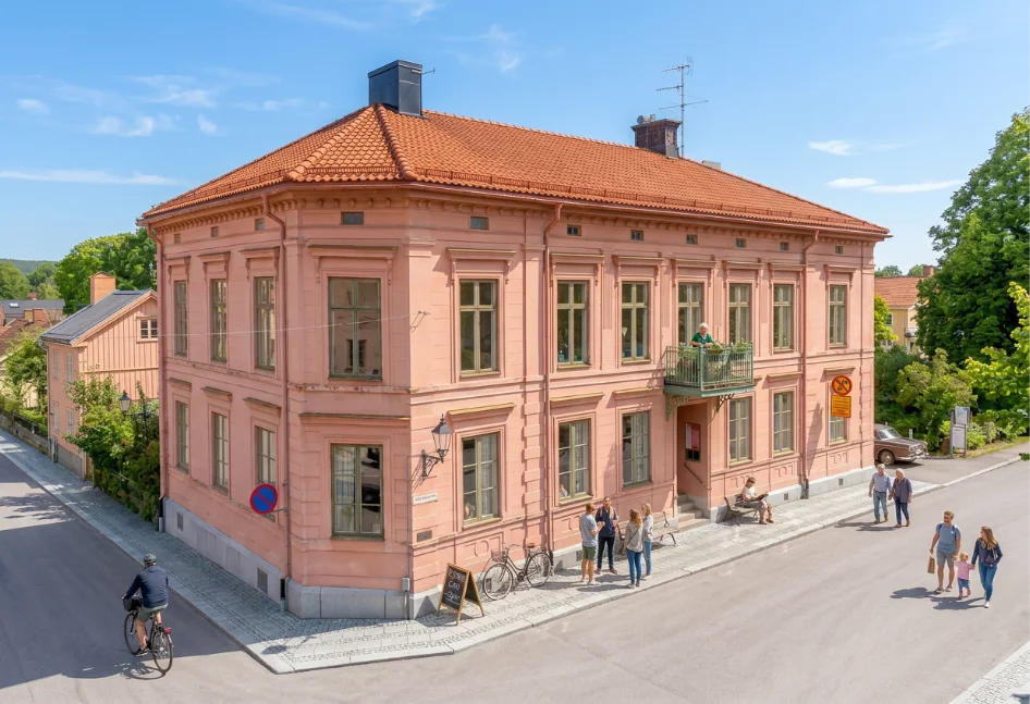 The pink stone building on Nora's square, seen across the square